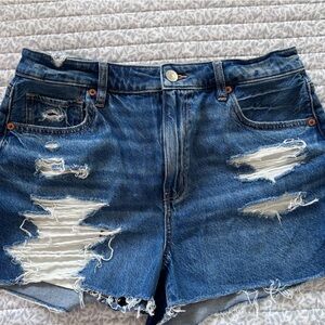 American Eagle Outfitters Blue Distressed Denim MOM SHORTS Strigid size 8 NWOT